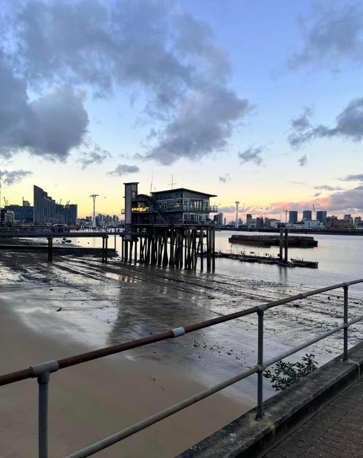 Large Double Room Overlooking The Thames Londres Exterior foto